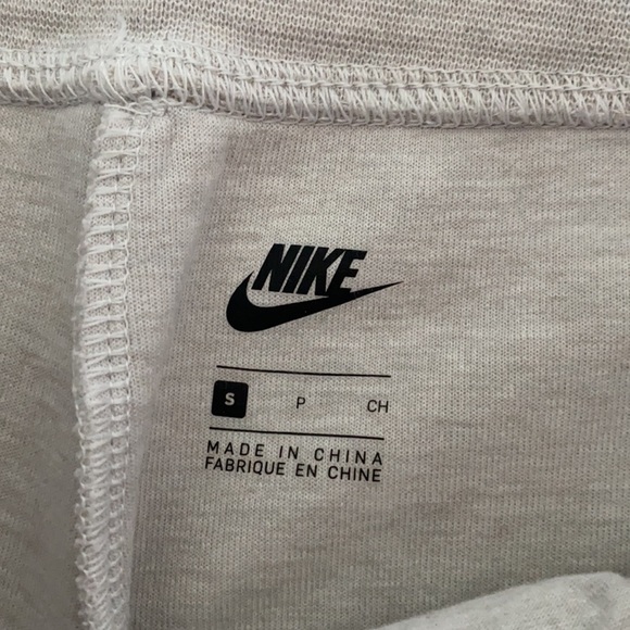 Nike Sportswear Cropped Sweatpants - Picture 5 of 8
